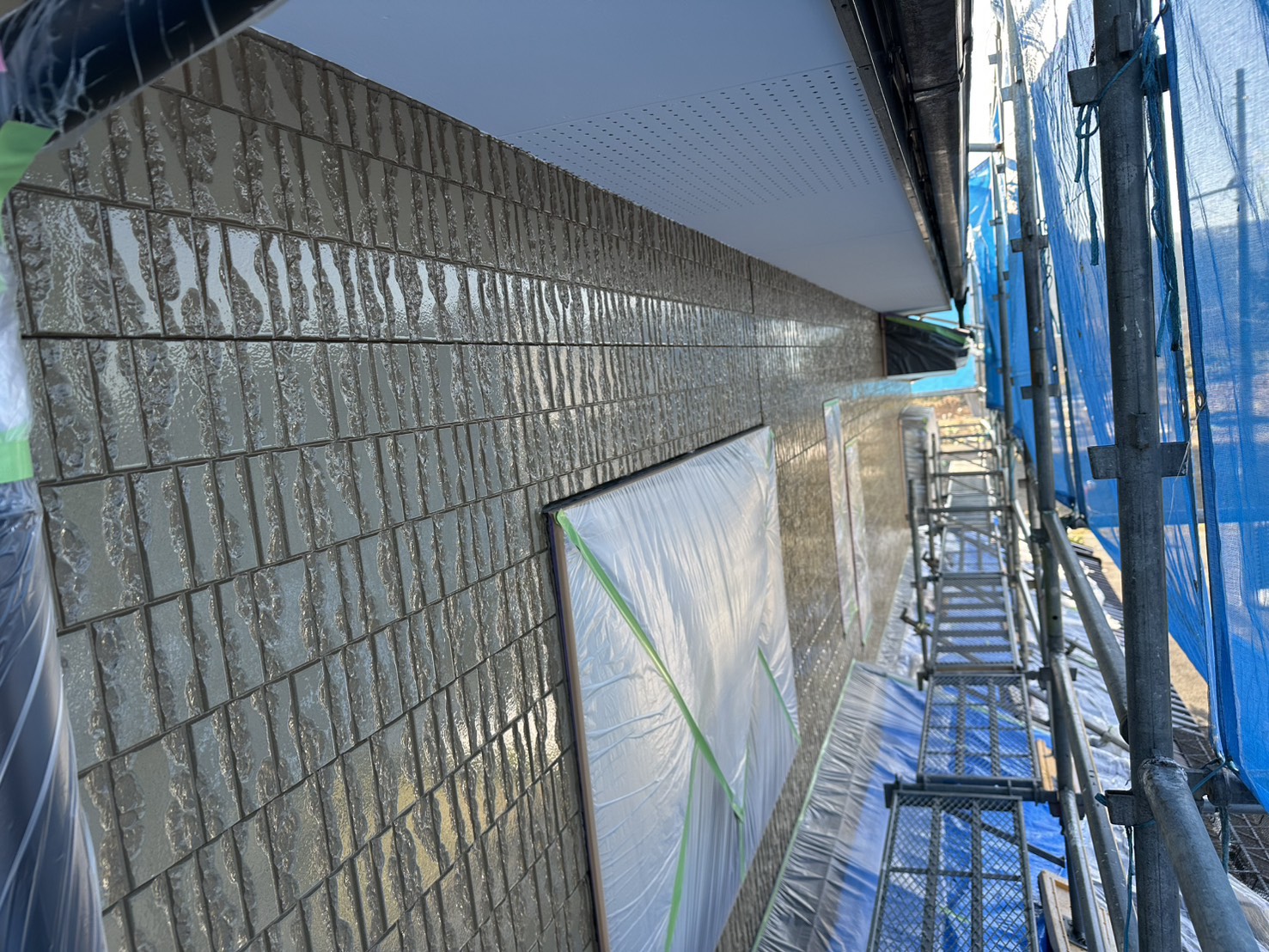 岩手県一関市で塗装工事を行いました！（外壁塗装・シャッター塗装・軒天塗装）